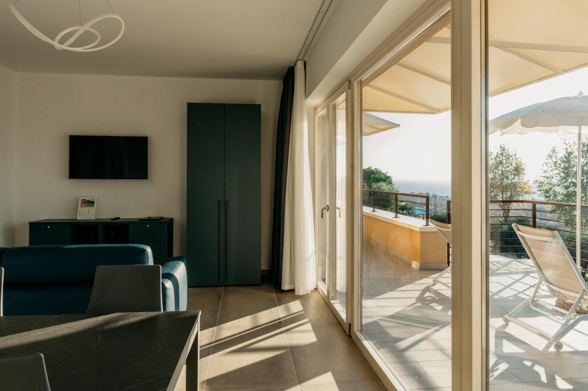 Apartments Monsurei, Lake View Бардолино Екстериор снимка