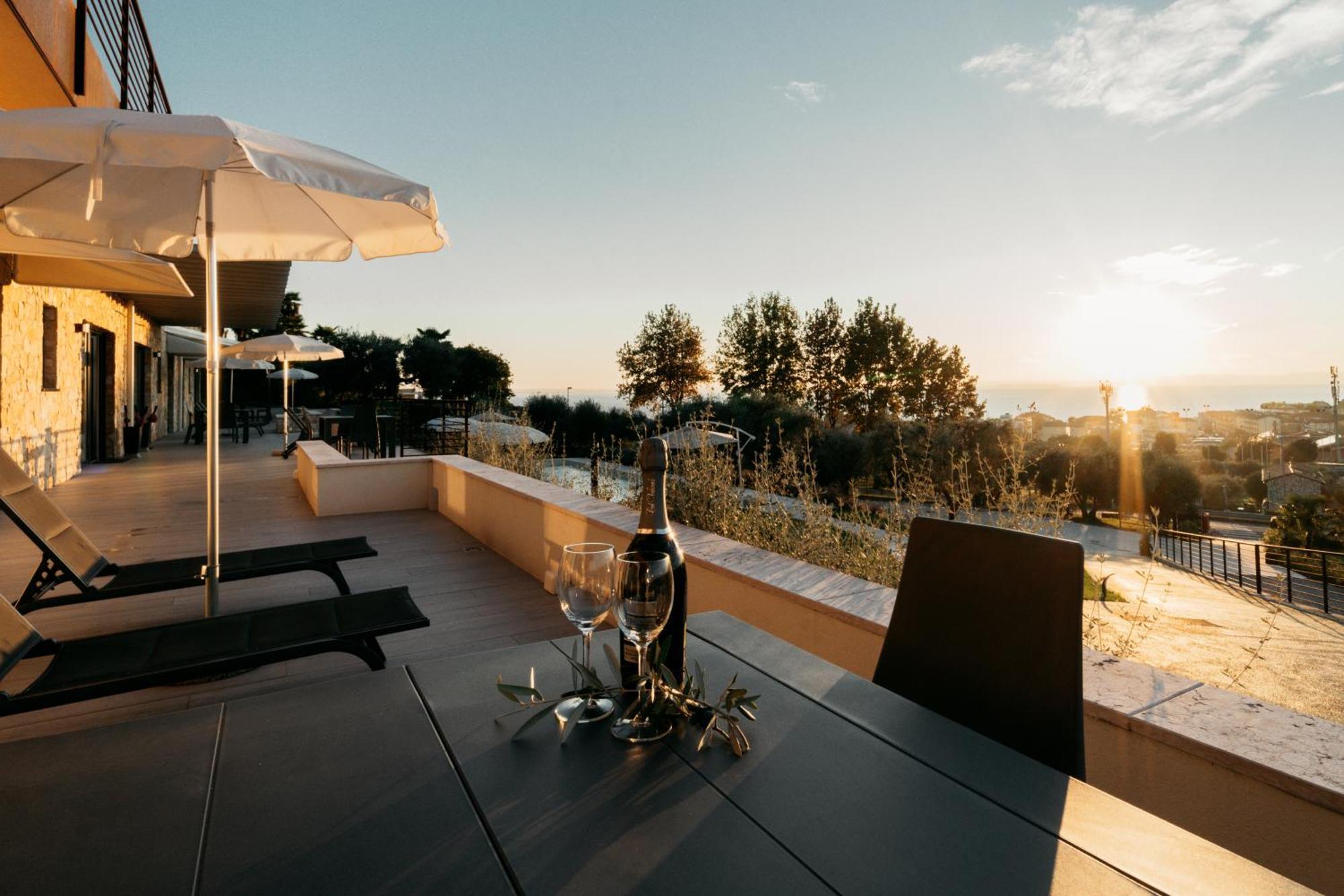 Apartments Monsurei, Lake View Бардолино Екстериор снимка